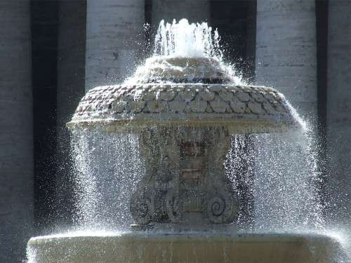 Piazza_San_Pietro_Fontana_lato_nord_55-2